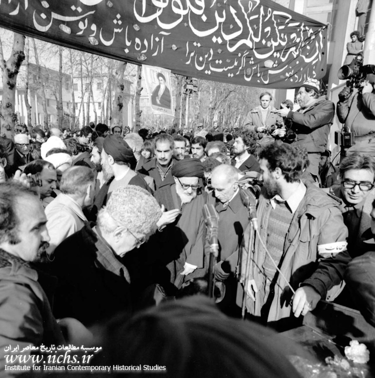 سخنرانی آیت الله طالقانی در اجتماع عظیم دانشگاه تهران در آیینه تصاویر