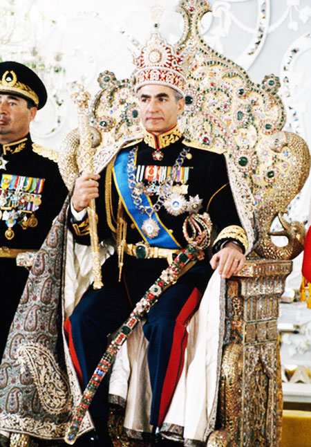 محمدرضا پهلوی بر تخت سلطنت