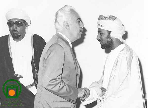 بهمن زند سفیر ایران در کشور عمان در ملاقات با سلطان قابوس، پادشاه این کشور، با حضور معاون وزیر دفاع عمان