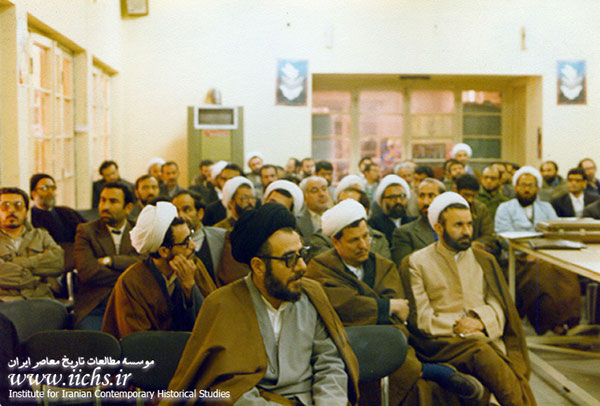 یکی از جلسات مشورتی در دفتر حزب جمهوری اسلامی. این سالن در 7 تیرماه 1360 منفجر شد